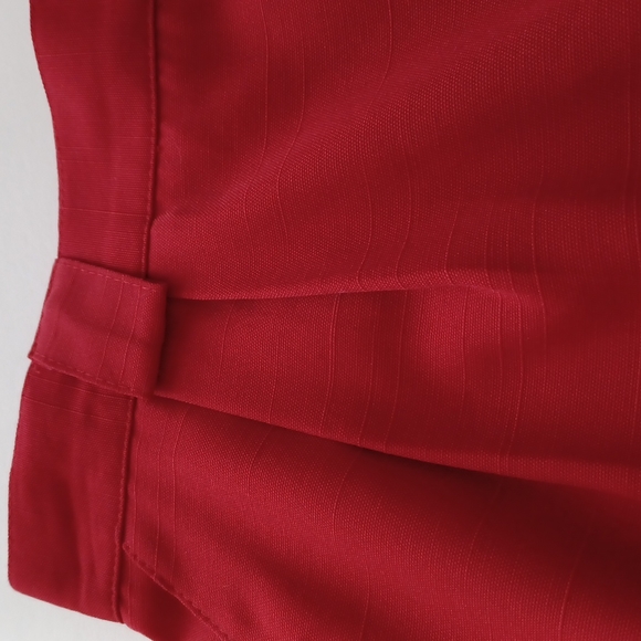 Requirements petite red lined pleated skirt size 14 petite zipper closure - Picture 2 of 8